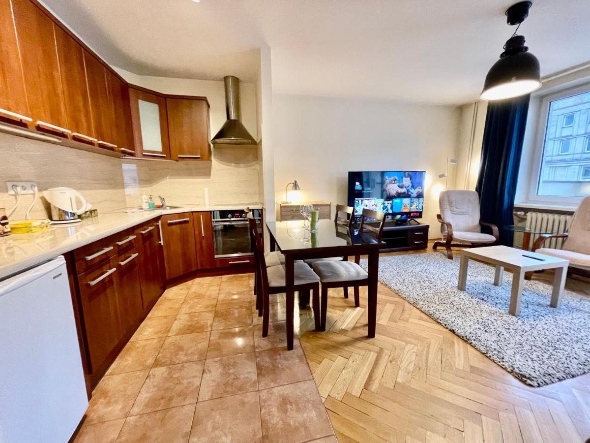 Raven Metro Fast Wifi 70'Tv Netflix Hbomax Appletv Apartment Warsaw Exterior photo